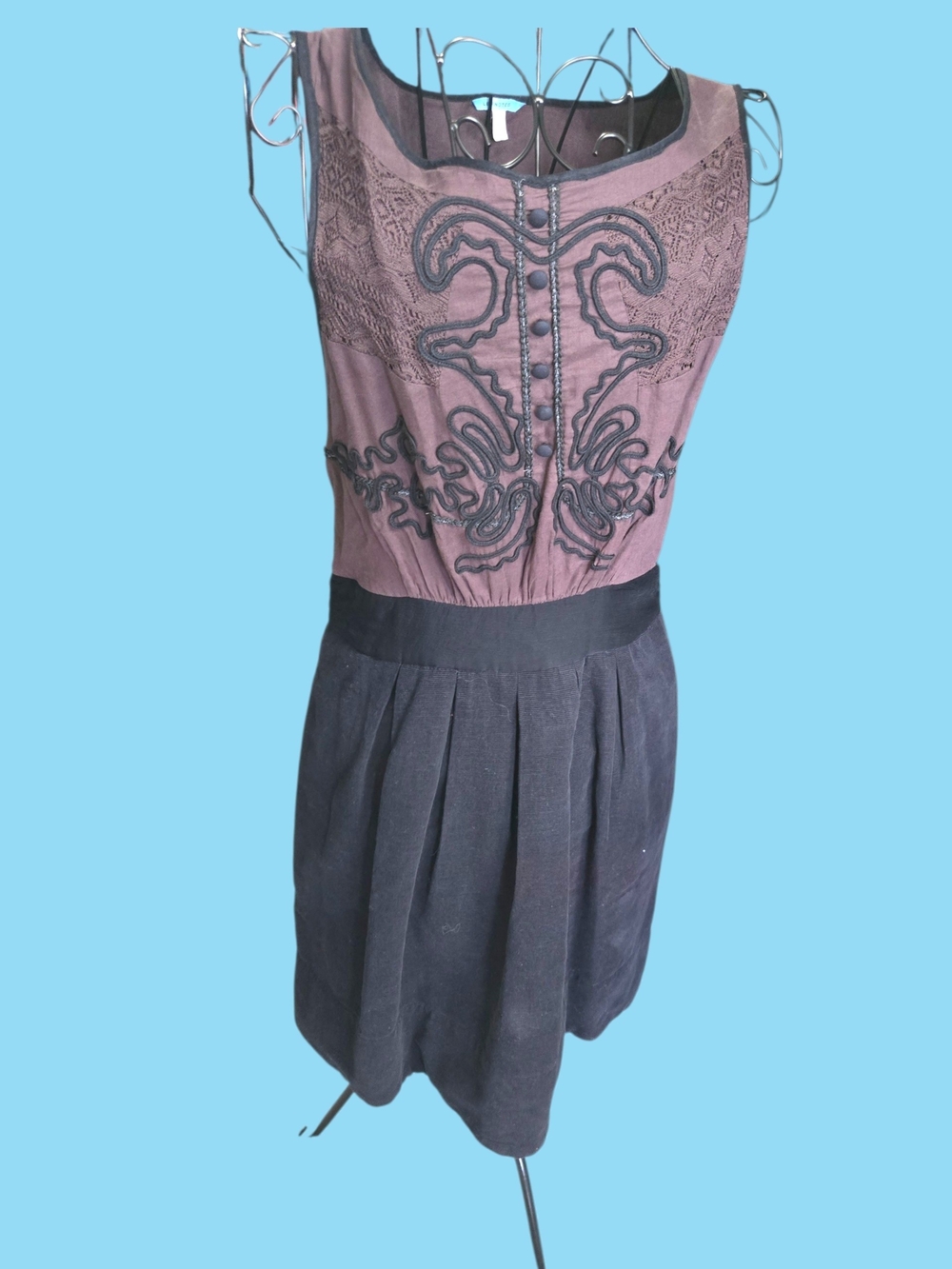 Women's Two-Tone Embroidered Sleeveless Dress - Black and Brown